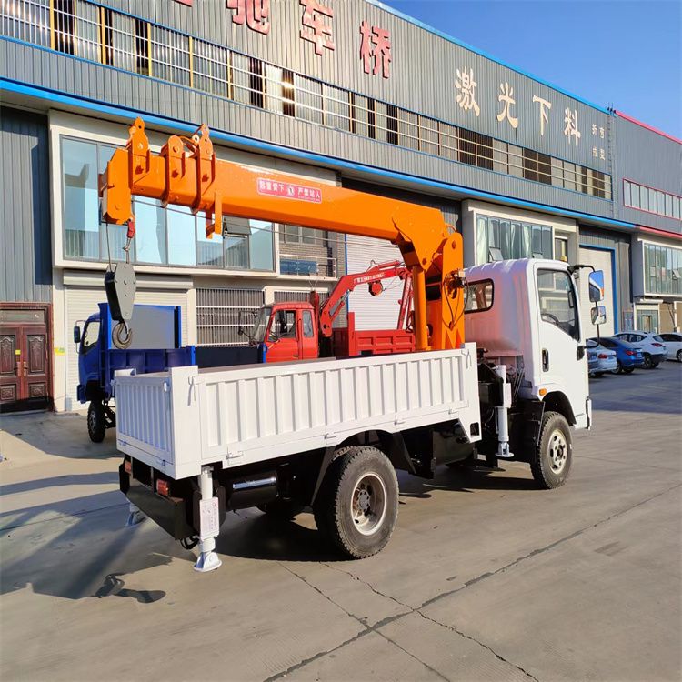 阿克陶县三轮随车吊定制 农用改装机自备吊中瑞长期出售